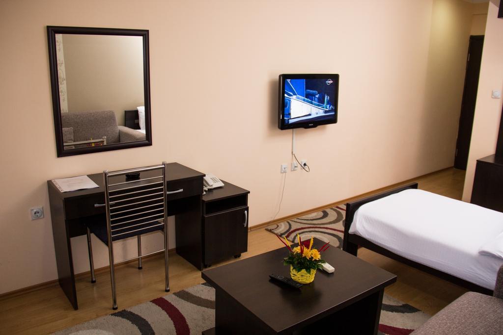 Garni Hotel Rile Men Nis Exterior photo